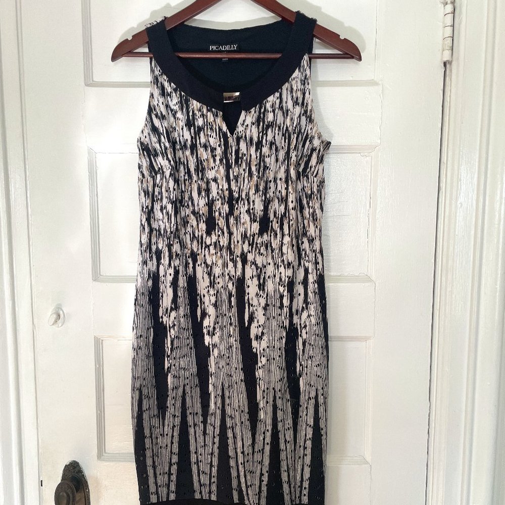 Shift dress with detail cut-outs over black lining